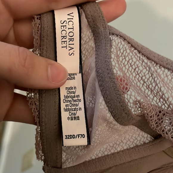 32DD NWOT Funky Victoria’s Secret bra-shirt perfect for layering 👀 - Picture 4 of 5